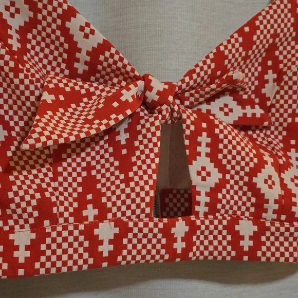 GLAMOROUS Patterned Crop Top Size Medium - Picture 2 of 8